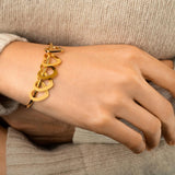 Armreif mit gravierten Herzanhängern - Mamasplatz